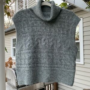 Old Navy gray sleeveless cable knit turtleneck sweater, size small